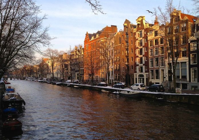 Herengracht,_Amsterdam by kevinmcgill_wikimedia